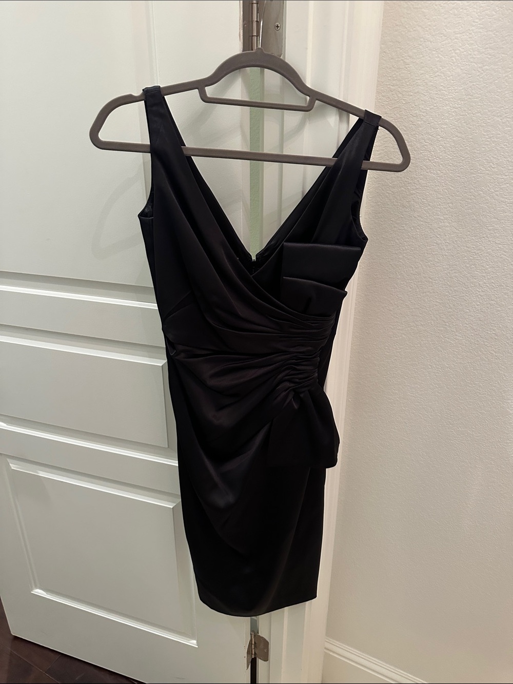 Maggy London Black Sleeveless V-Neck Ruched Mini Dress